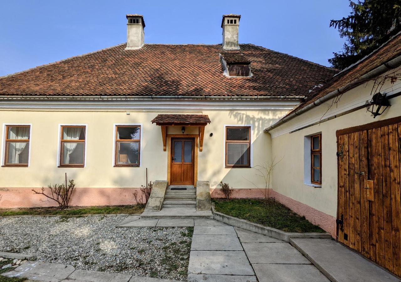 Gaestehaus Honigberg Next To The Fortified Church Of Hărman מראה חיצוני תמונה